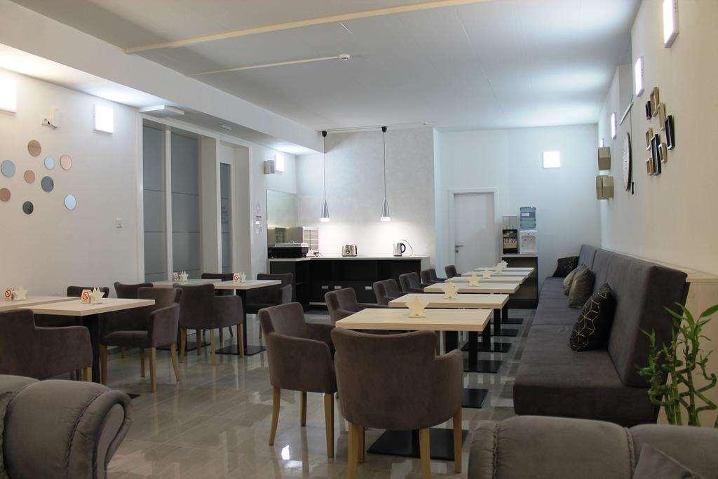 Garni Hotel 11Tica Dm Novi Sad Restaurante foto