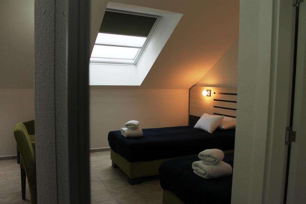 Garni Hotel 11Tica Dm Novi Sad Habitación foto